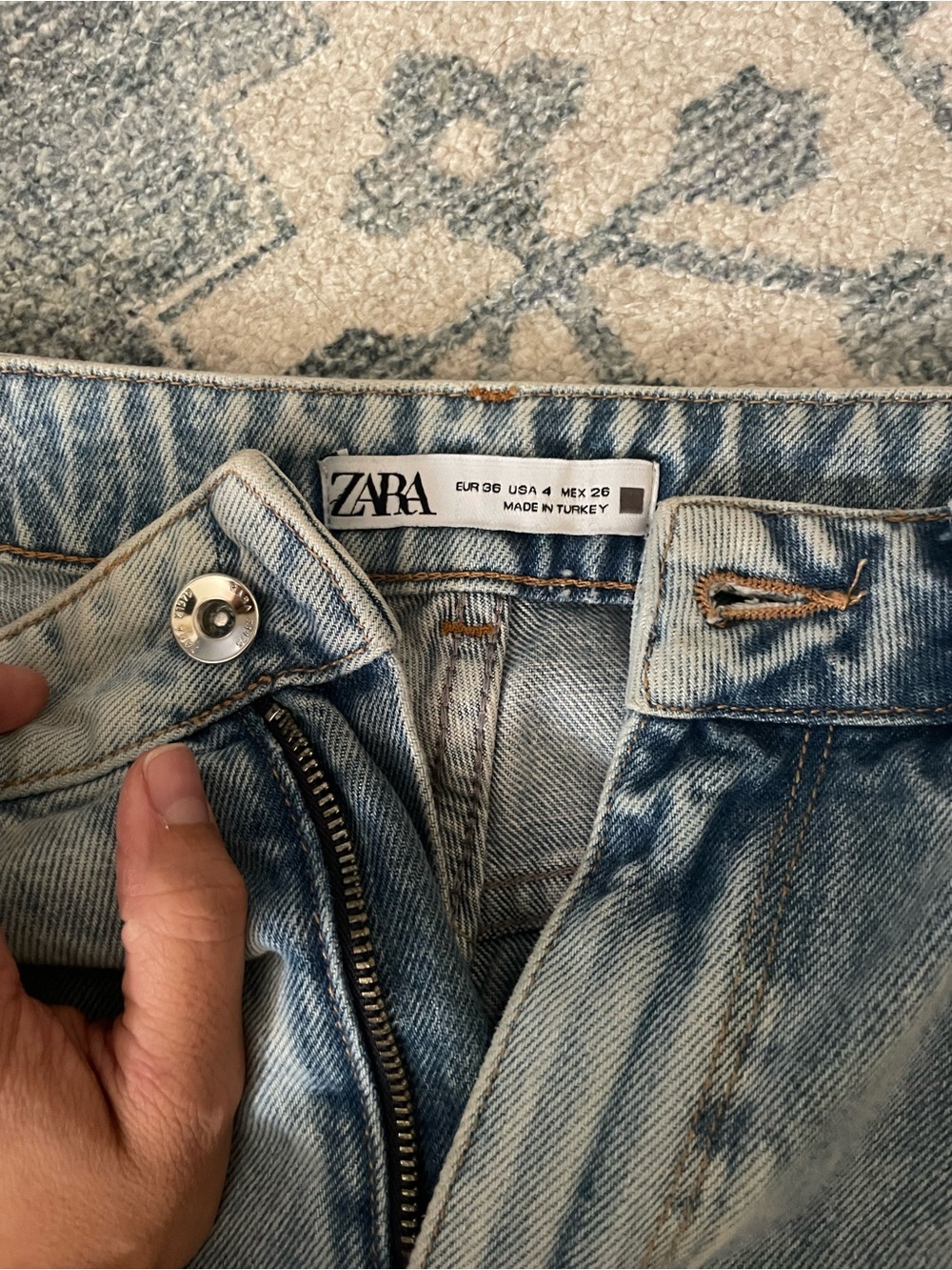 Zara Light Washed Relaxed Jeans - Light Blue